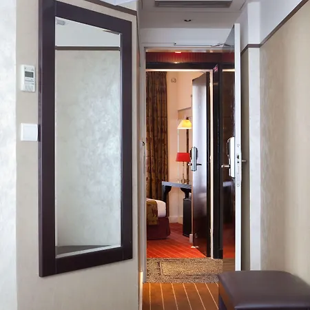 Eiffel Seine Hotel 3*