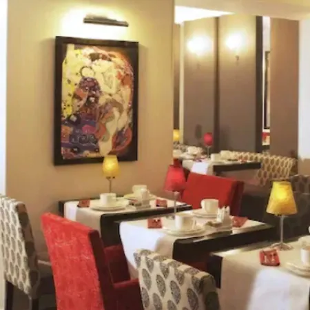 艾菲尔塞纳河酒店