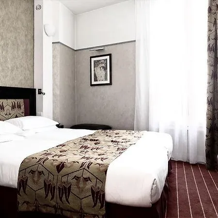 Hotel Eiffel Seine 3*