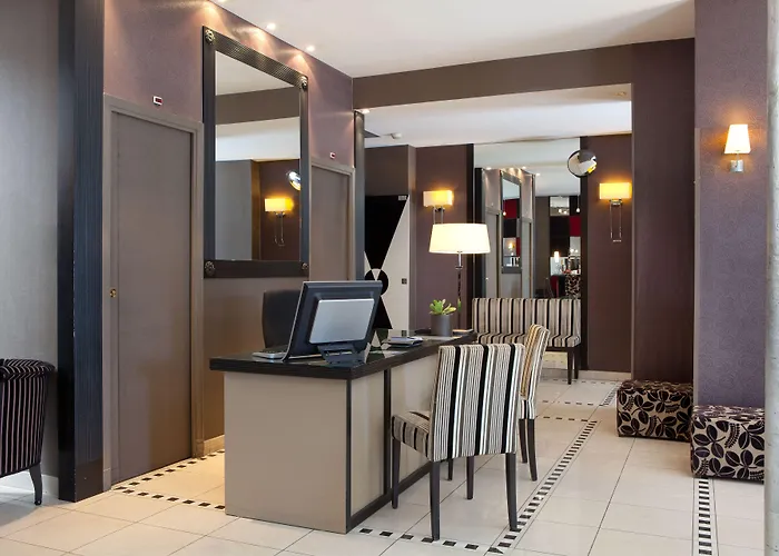 Eiffel Seine Hotel 3*