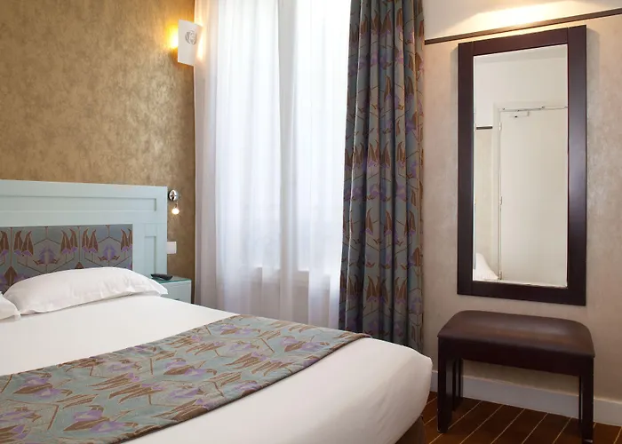 Hotel Eiffel Seine 3*