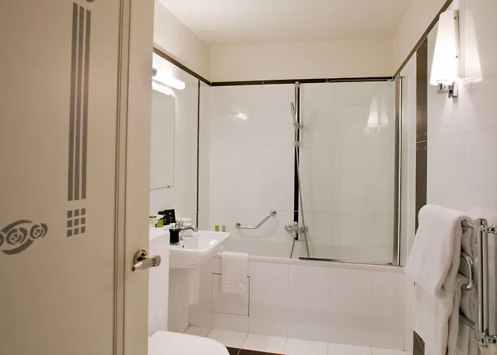 Eiffel Seine Hotel 3*