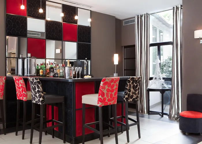 Hotel Eiffel Seine