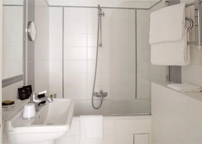 Eiffel Seine Hotel 3*