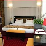 Eiffel Seine Hotel 3*