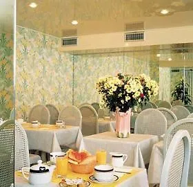 エッフェル セーヌ パリ